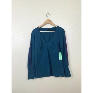 Wallis Evera Lou Vneck Top Evergreen Plum